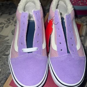 Brand new Sherpa girls vans ONE SHOE IS MISSING LACES